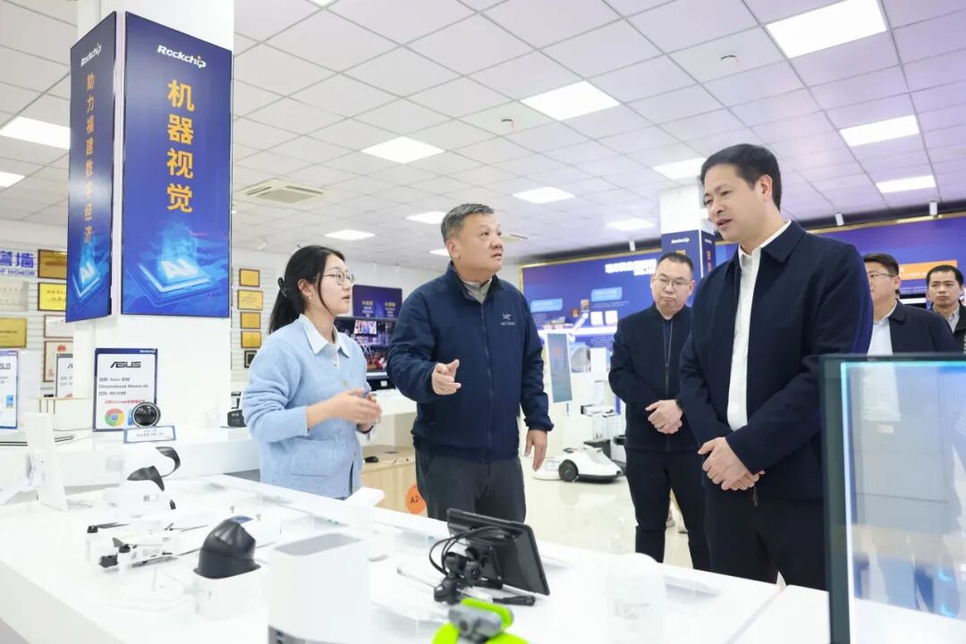 区委主要领导走访调研企业