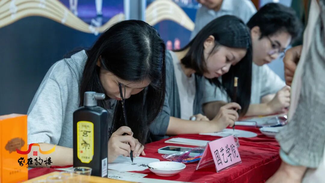 摊位-国艺书法展示.jpg