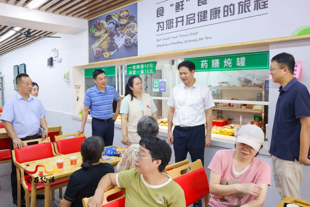 区委主要领导调研社区工作
