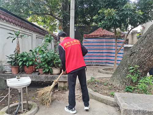 温泉街道河东社区开展护河爱水清洁家园环境卫生整治行动