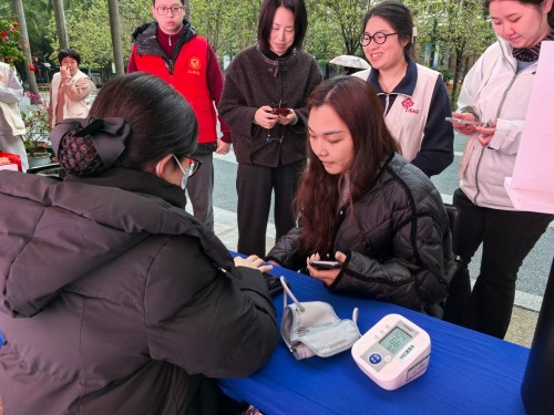 3月5日,温泉街道汤边社区:“学雷锋 献热血 暖人心”志愿服务活动3