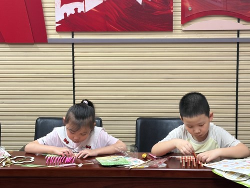 8月13日,汤边攀讲系列活动之“非遗巧手工·夏日趣成长”暑期手工夏令营第四课竹间寻趣·妙编竹艺10