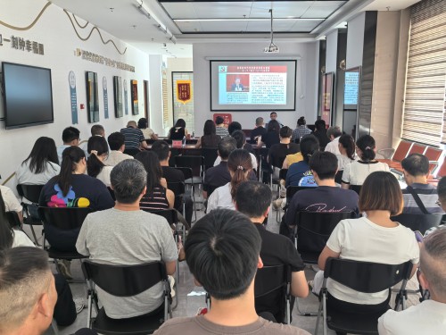 2026年9月29日,温泉街道党工委理论学习中心组学习(扩大)会在汤边社区举行。街道班子成员、各社区书记、辖区党建联建单位及居民党员参加。 (2)